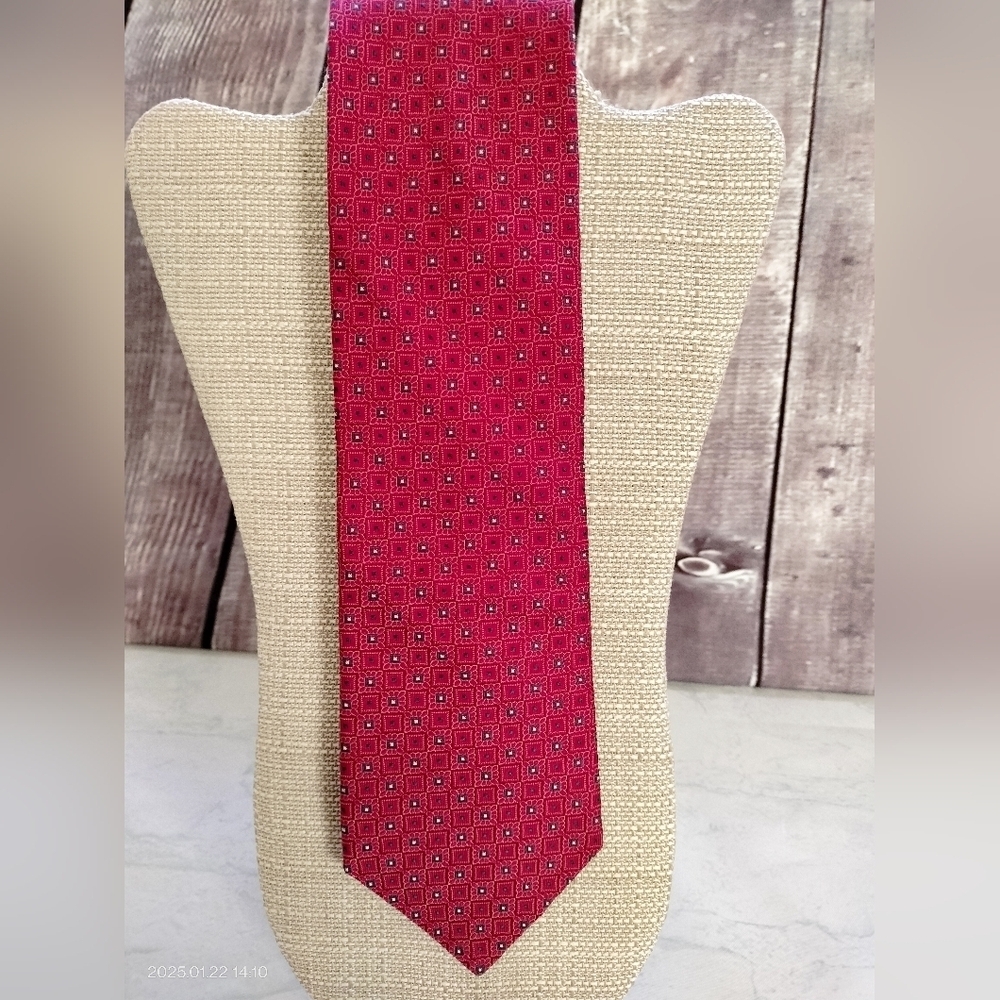 Daniel Cremieux Silk Necktie Tie Red Micro Square Geometric Handmade Made in USA